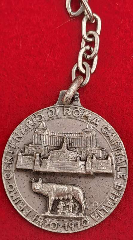 1970- ROME ITALY 1870 -1970 ITALIAN CAPITAL CITY CENTENNIAL Medal on keyring