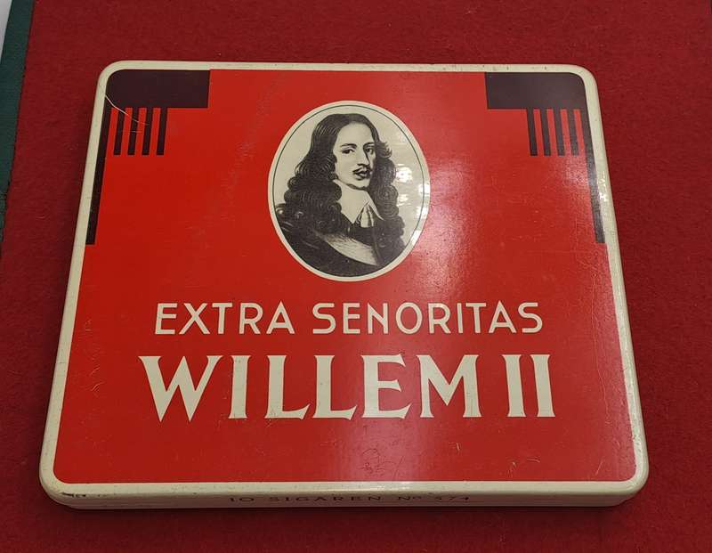 Empty Vintage Willem II Cigar tin Extra Senoritas Made in Holland Holland