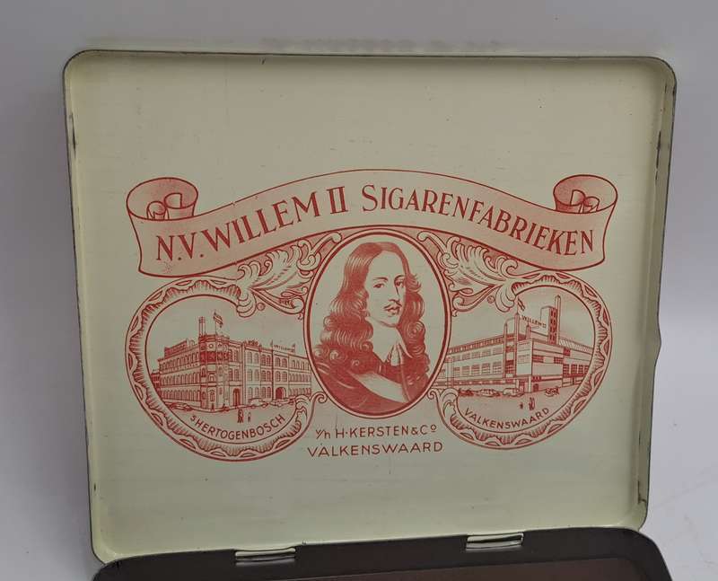 Empty Vintage Willem II Cigar tin Extra Senoritas Made in Holland Holland