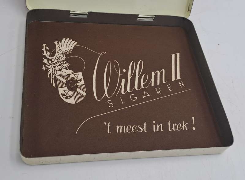 Empty Vintage Willem II Cigar tin Extra Senoritas Made in Holland Holland