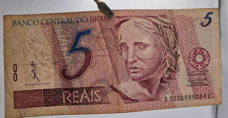 1997-2009 Brazil 5 Reais 1st. Family, Watermark "Flag"