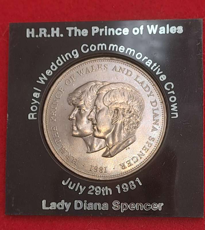 Collectable 1981 Royal Wedding Commemorative Crown Prince Charles and Lady Diana -Uncirulated
