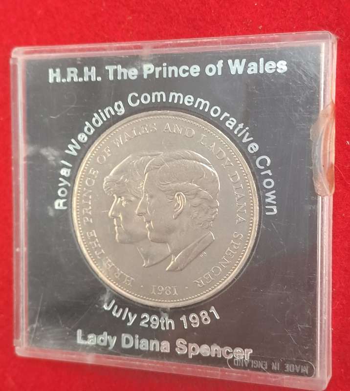 Collectable 1981 Royal Wedding Commemorative Crown Prince Charles and Lady Diana -Uncirulated