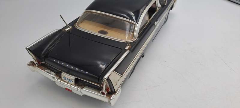 1958 Plymouth Fury Scale 1/18 No73115 Licence by Daimler Chrysler 2001-made in China