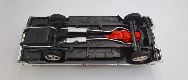1958 Plymouth Fury Scale 1/18 No73115 Licence by Daimler Chrysler 2001-made in China