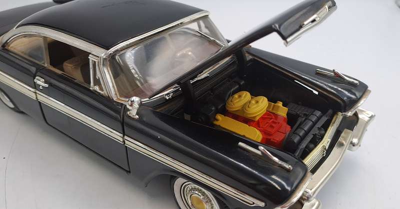 1958 Plymouth Fury Scale 1/18 No73115 Licence by Daimler Chrysler 2001-made in China