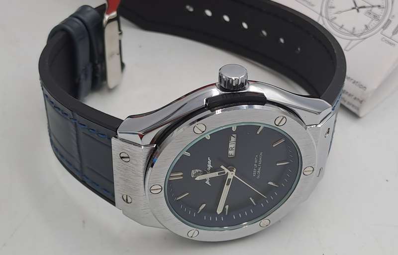 Unused Poedager Men's fashion watch-3ATM 925B -still in Box