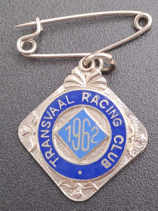 Rare!! 1962 Transvaal Racing Club  (HORSE RACING)-Enamel Badge- No 117