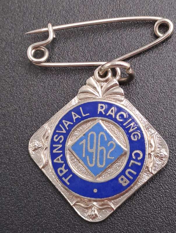 Rare!! 1962 Transvaal Racing Club  (HORSE RACING)-Enamel Badge- No 117