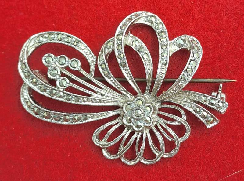 Vintage Marcasite Brooch -White Metal 5cm x 3,5cm
