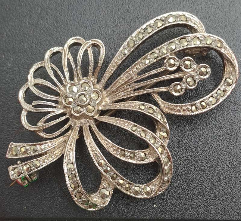 Vintage Marcasite Brooch -White Metal 5cm x 3,5cm