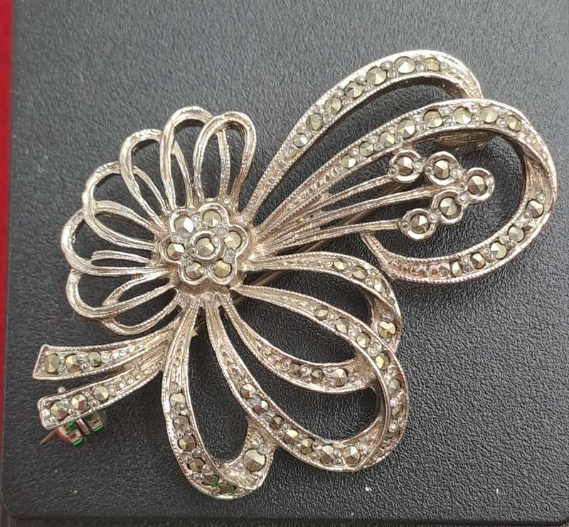 Vintage Marcasite Brooch -White Metal 5cm x 3,5cm