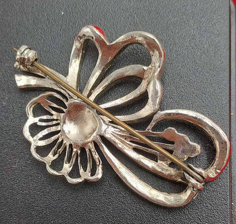 Vintage Marcasite Brooch -White Metal 5cm x 3,5cm