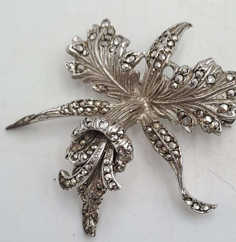 Vintage Marcasite Brooch -White Metal 4,5cm x 5,2cm