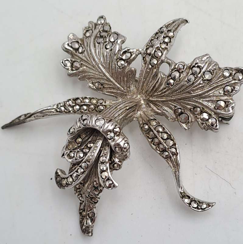 Vintage Marcasite Brooch -White Metal 4,5cm x 5,2cm