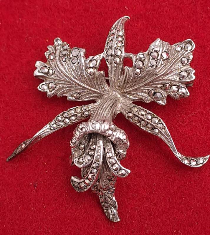 Vintage Marcasite Brooch -White Metal 4,5cm x 5,2cm