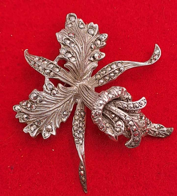 Vintage Marcasite Brooch -White Metal 4,5cm x 5,2cm