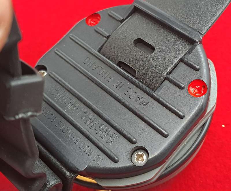 Pre-owned Suunto Dive Computer watch  -with scratch Guard and Bag Need Battery