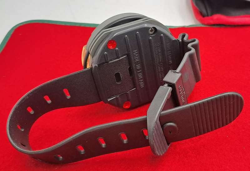 Pre-owned Suunto Dive Computer watch  -with scratch Guard and Bag Need Battery
