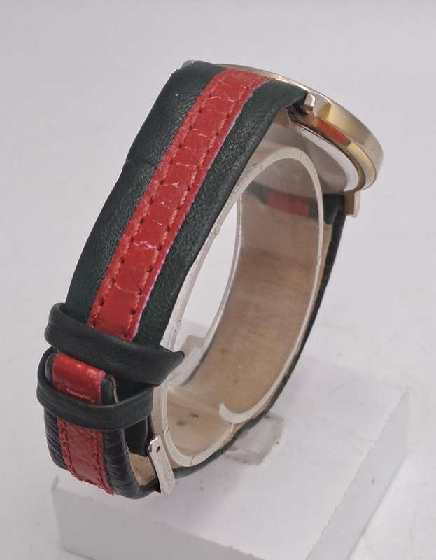 Pre-Owned -Ladies Gucci Quartz watch with leather strap-working