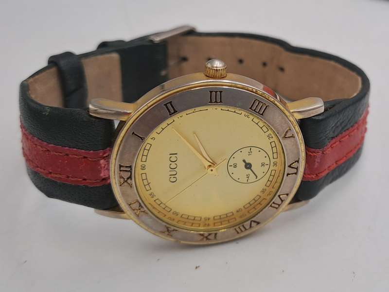 Pre-Owned -Ladies Gucci Quartz watch with leather strap-working
