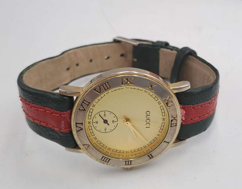 Pre-Owned -Ladies Gucci Quartz watch with leather strap-working