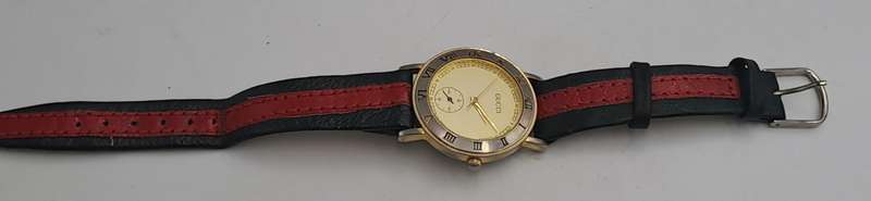 Pre-Owned -Ladies Gucci Quartz watch with leather strap-working