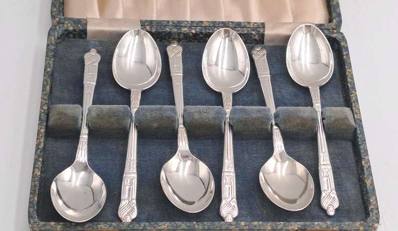 6 Vintage Yeoman Plate Apostel Spoons -Boxed -Made in England
