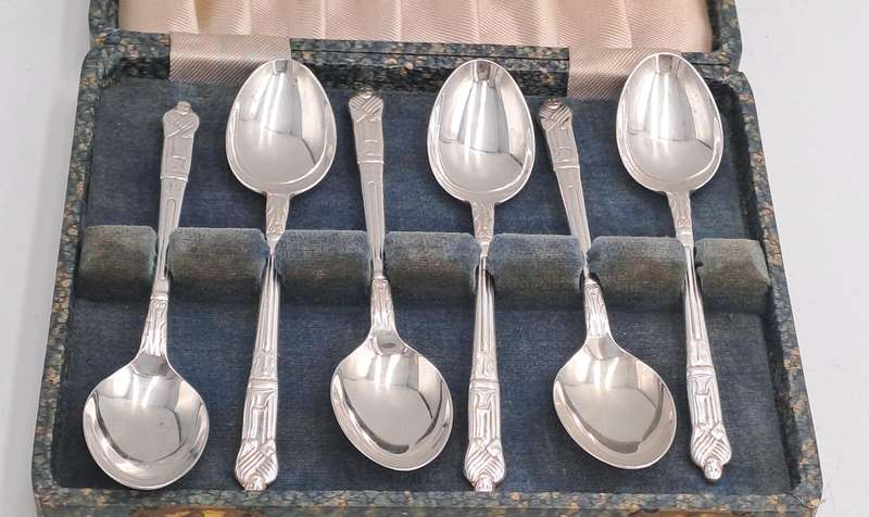 6 Vintage Yeoman Plate Apostel Spoons -Boxed -Made in England