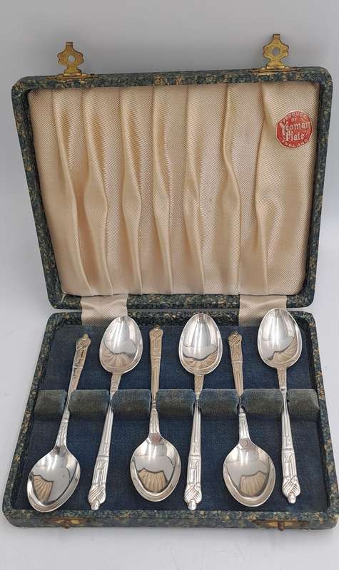 6 Vintage Yeoman Plate Apostel Spoons -Boxed -Made in England