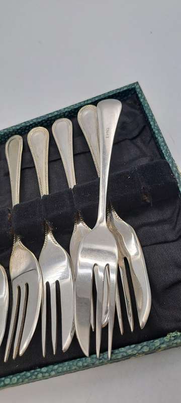 6  E.P.N.S silver plated vintage snack forks in original box