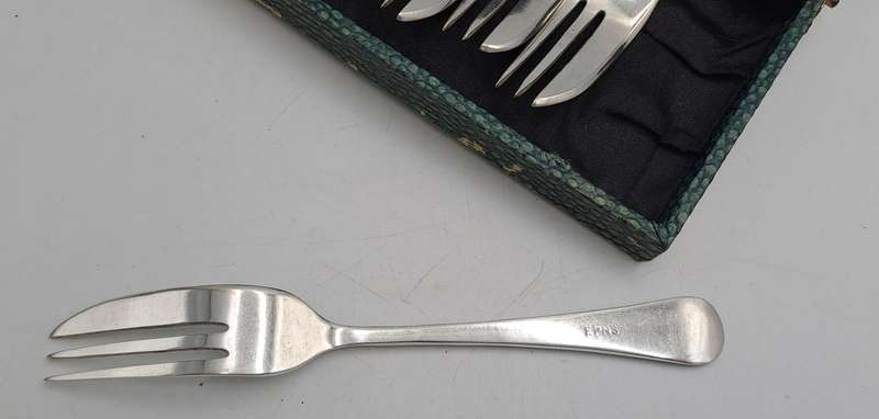 6  E.P.N.S silver plated vintage snack forks in original box