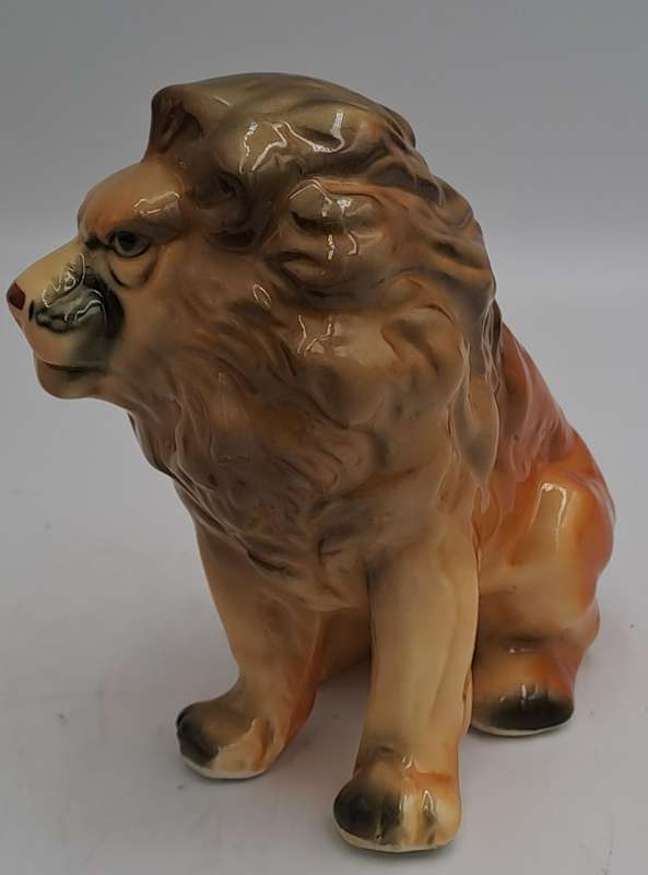 Vintage Ceramic  Lion Figurine  11cm x 8,5cm x 5cm