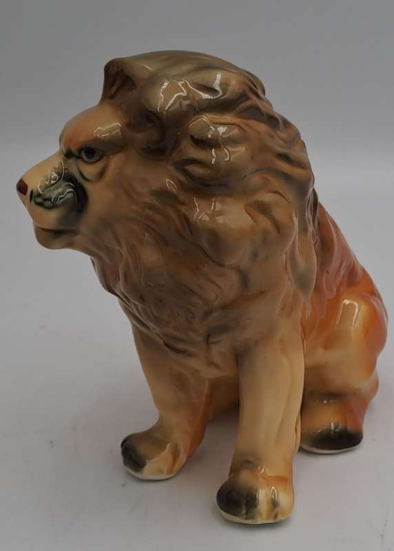 Vintage Ceramic  Lion Figurine  11cm x 8,5cm x 5cm
