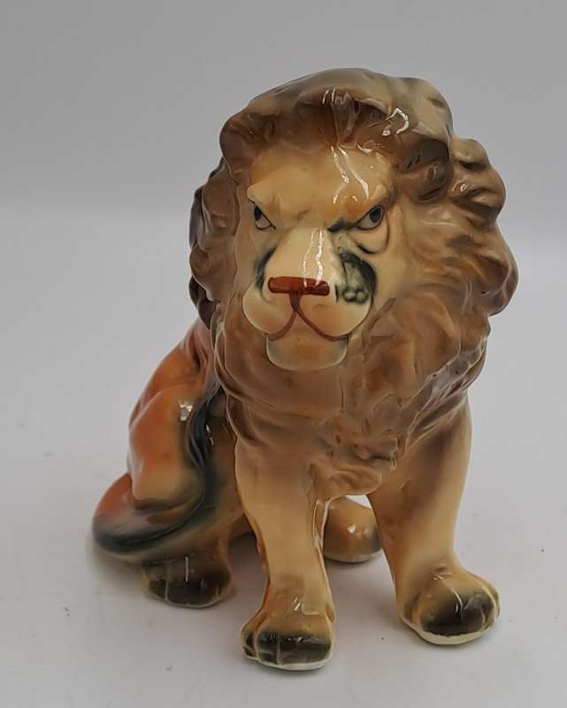 Vintage Ceramic  Lion Figurine  11cm x 8,5cm x 5cm