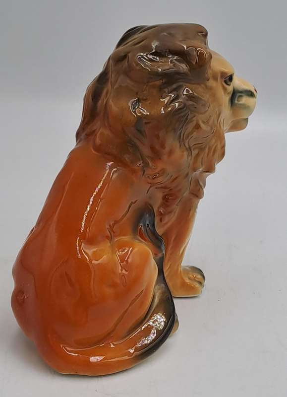 Vintage Ceramic  Lion Figurine  11cm x 8,5cm x 5cm