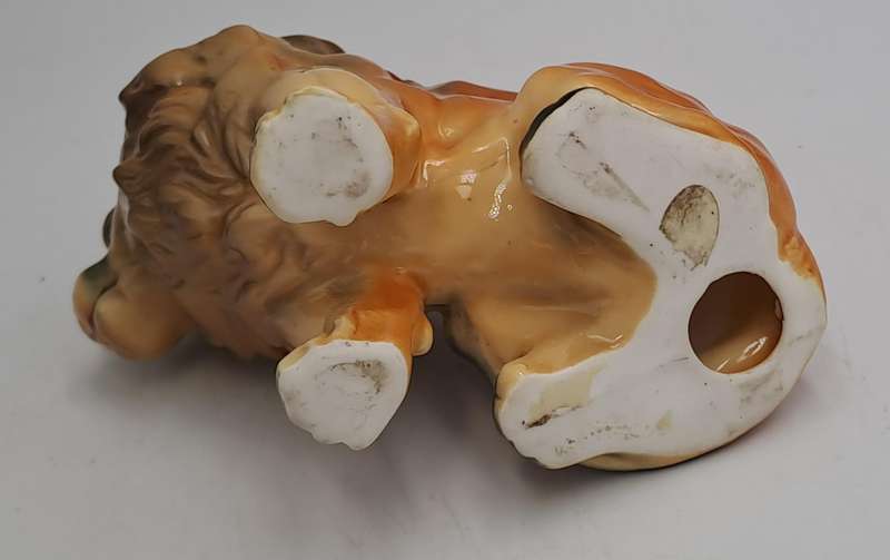 Vintage Ceramic  Lion Figurine  11cm x 8,5cm x 5cm