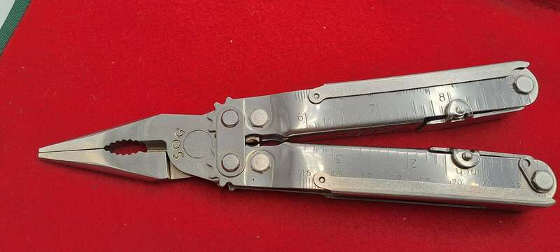 SOG PowerLock Multi-Tool- Compound Leverage Technology-in Leather Pouch