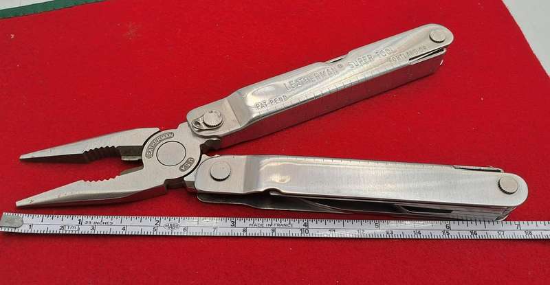 Leatherman Supertool Portland OR USA in Leather Pouch
