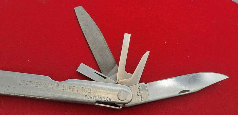 Leatherman Supertool Portland OR USA in Leather Pouch