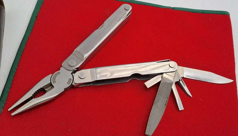 Leatherman Supertool Portland OR USA in Leather Pouch