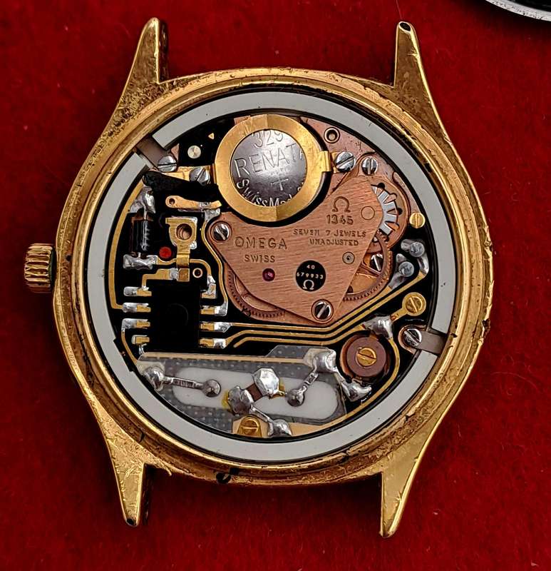Vintage 1980's Omega quartz 1384 watch with United Logo -engraved -running but need repairs