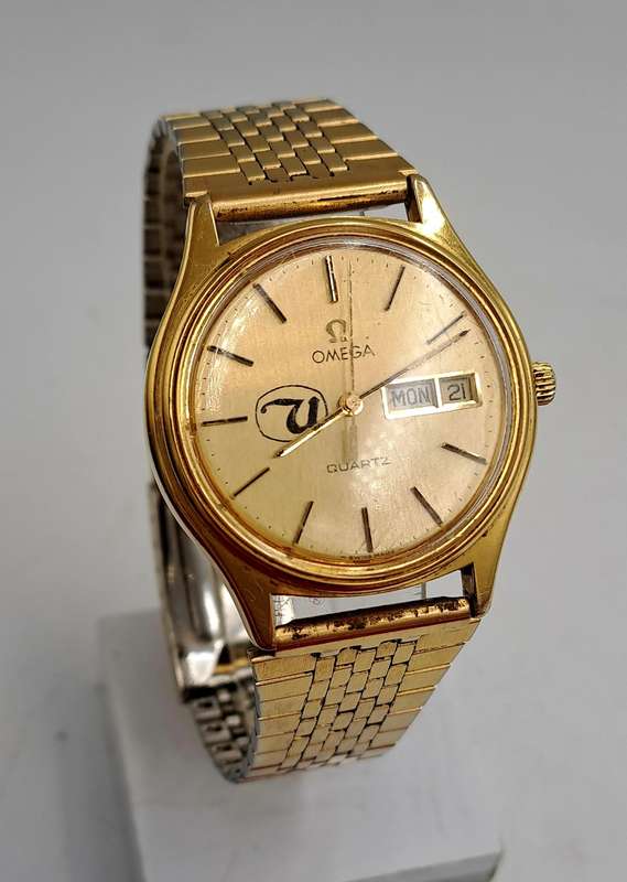 Vintage 1980's Omega quartz 1384 watch with United Logo -engraved -running but need repairs