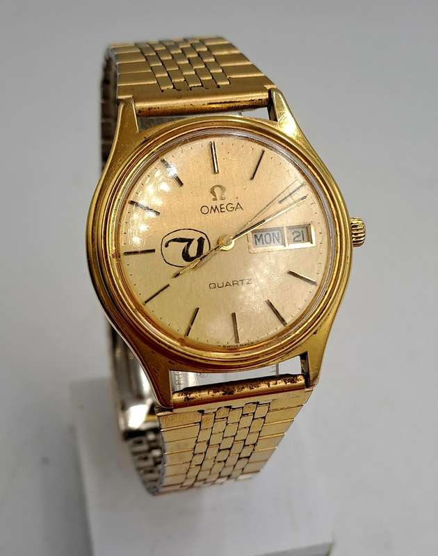 Vintage 1980's Omega quartz 1384 watch with United Logo -engraved -running but need repairs