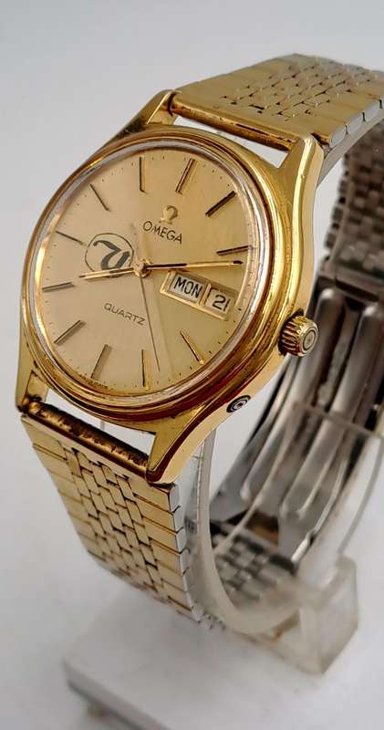 Vintage 1980's Omega quartz 1384 watch with United Logo -engraved -running but need repairs