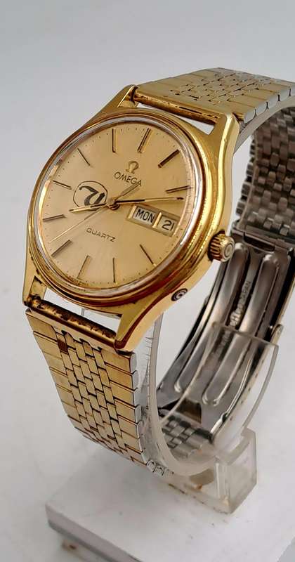 Vintage 1980's Omega quartz 1384 watch with United Logo -engraved -running but need repairs