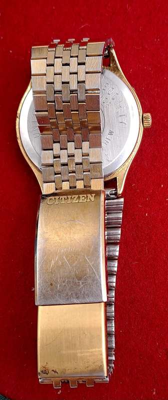 Vintage 1980's Omega quartz 1384 watch with United Logo -engraved -running but need repairs