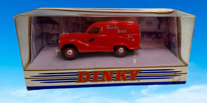 1990-Matchbox Dinky Collection `1952  AUSTIN A40 - 143 DY 15-Brooke Bond Tea- boxed