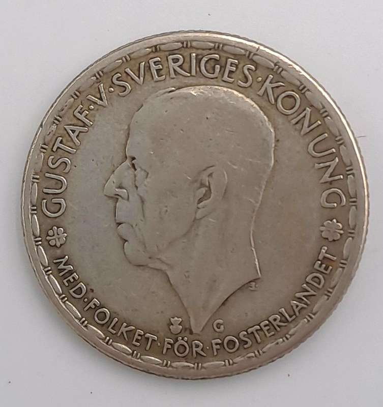 1944 Sweden 1 Krona - Gustaf V  (40% Silver )