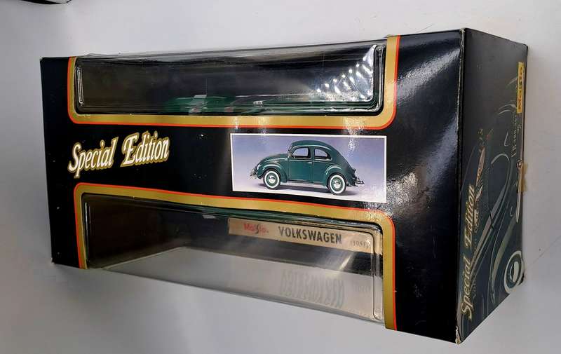 Maisto Special Edition Volkswagen Export Sedan 1951 1:18 Die Cast Metal